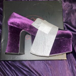 Strange cvult YRU Discontinued Banchee Bat Velvet Gothic Platform Heels Size 8